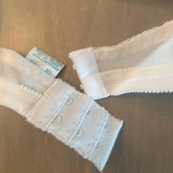 NWT Vintage Sears White Cross N
Shape Seamed Lace Cup Lace Bras - Picture 14 of 14